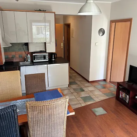 Apartament W Zielonym Domu Apartment *